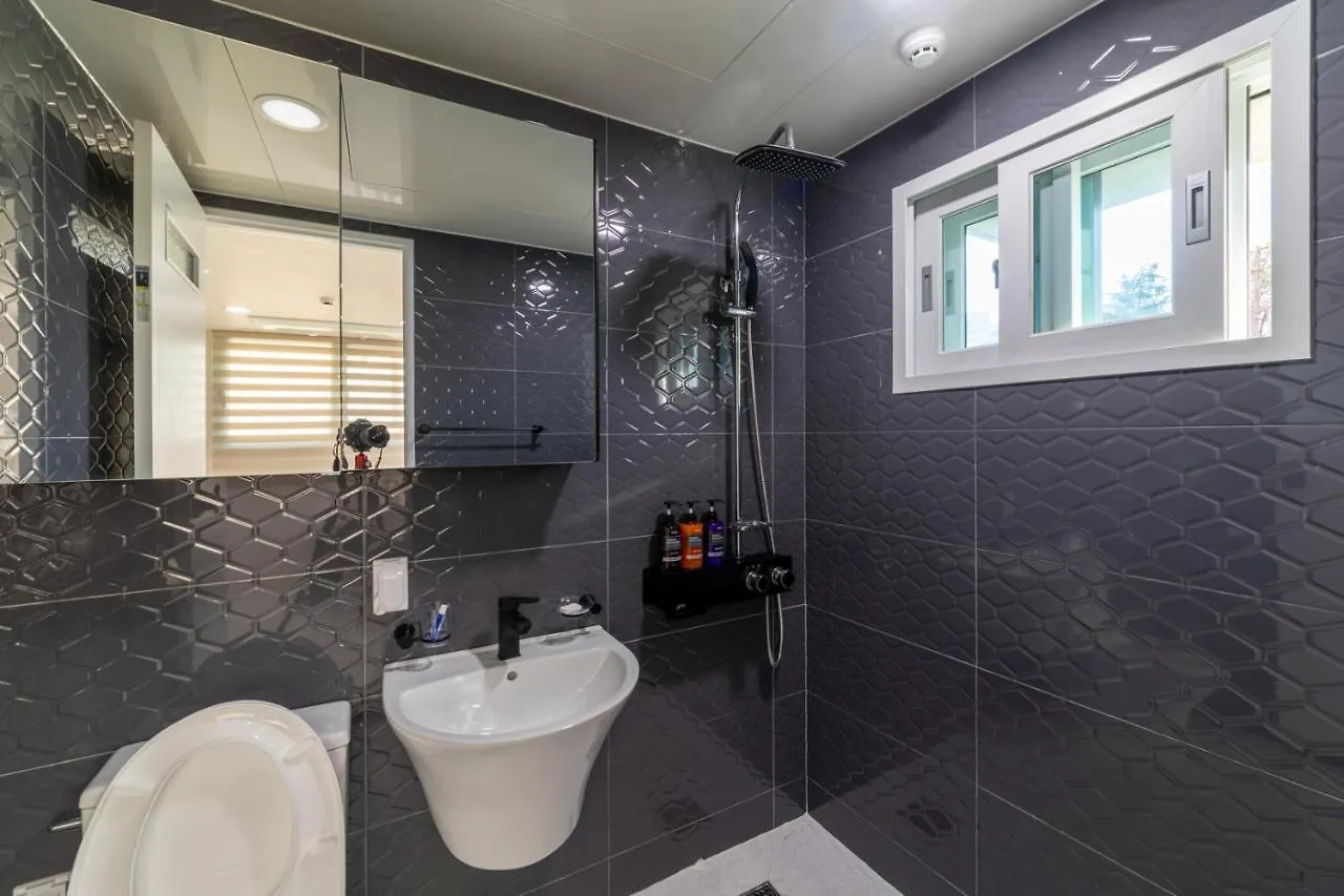 4 Rooms 3 Bathrooms Whole House 부산광역시 펜션